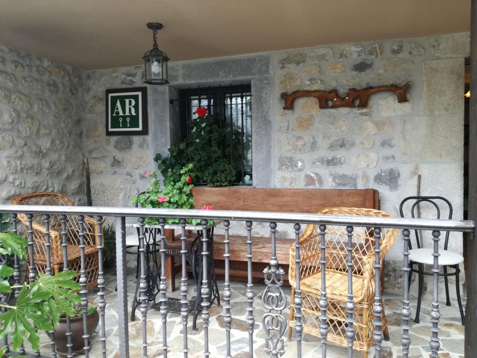 El Portal Del Abuelo Lägenhet Arenas De Cabrales Exteriör bild