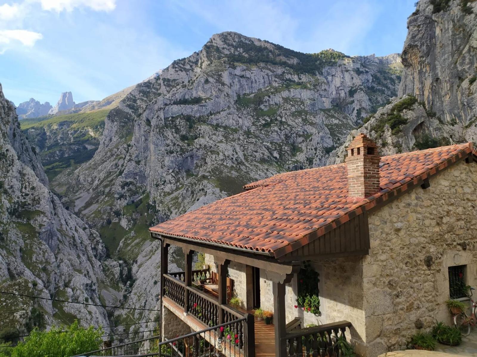 El Portal Del Abuelo Lägenhet Arenas De Cabrales Exteriör bild