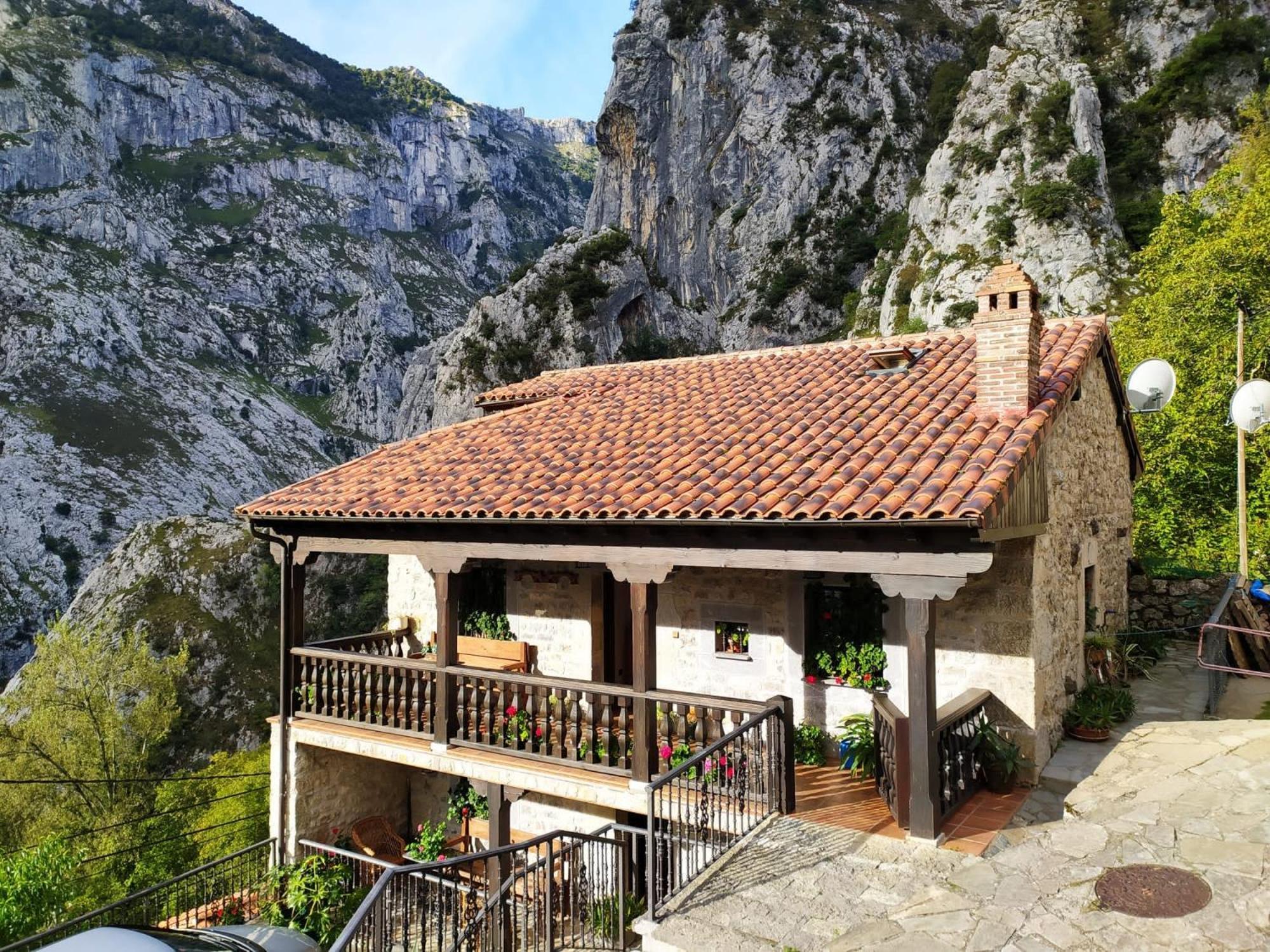 El Portal Del Abuelo Lägenhet Arenas De Cabrales Exteriör bild