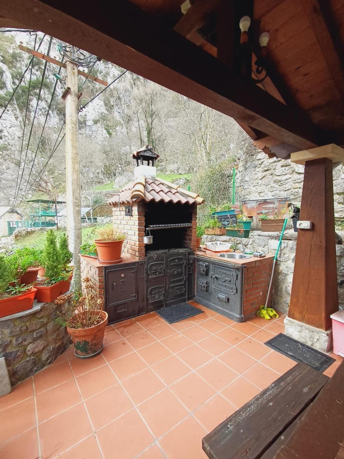 El Portal Del Abuelo Lägenhet Arenas De Cabrales Exteriör bild