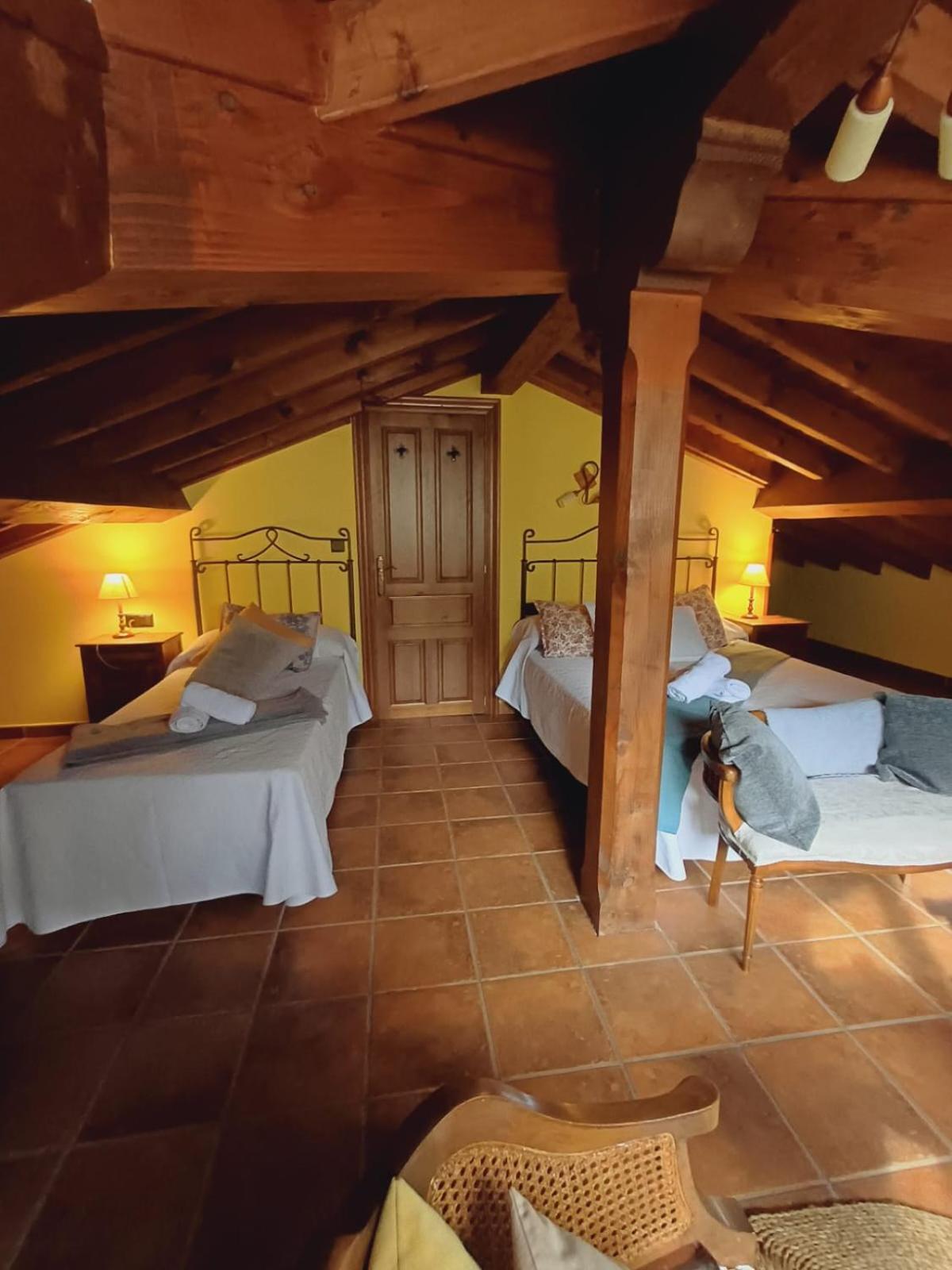 El Portal Del Abuelo Lägenhet Arenas De Cabrales Exteriör bild
