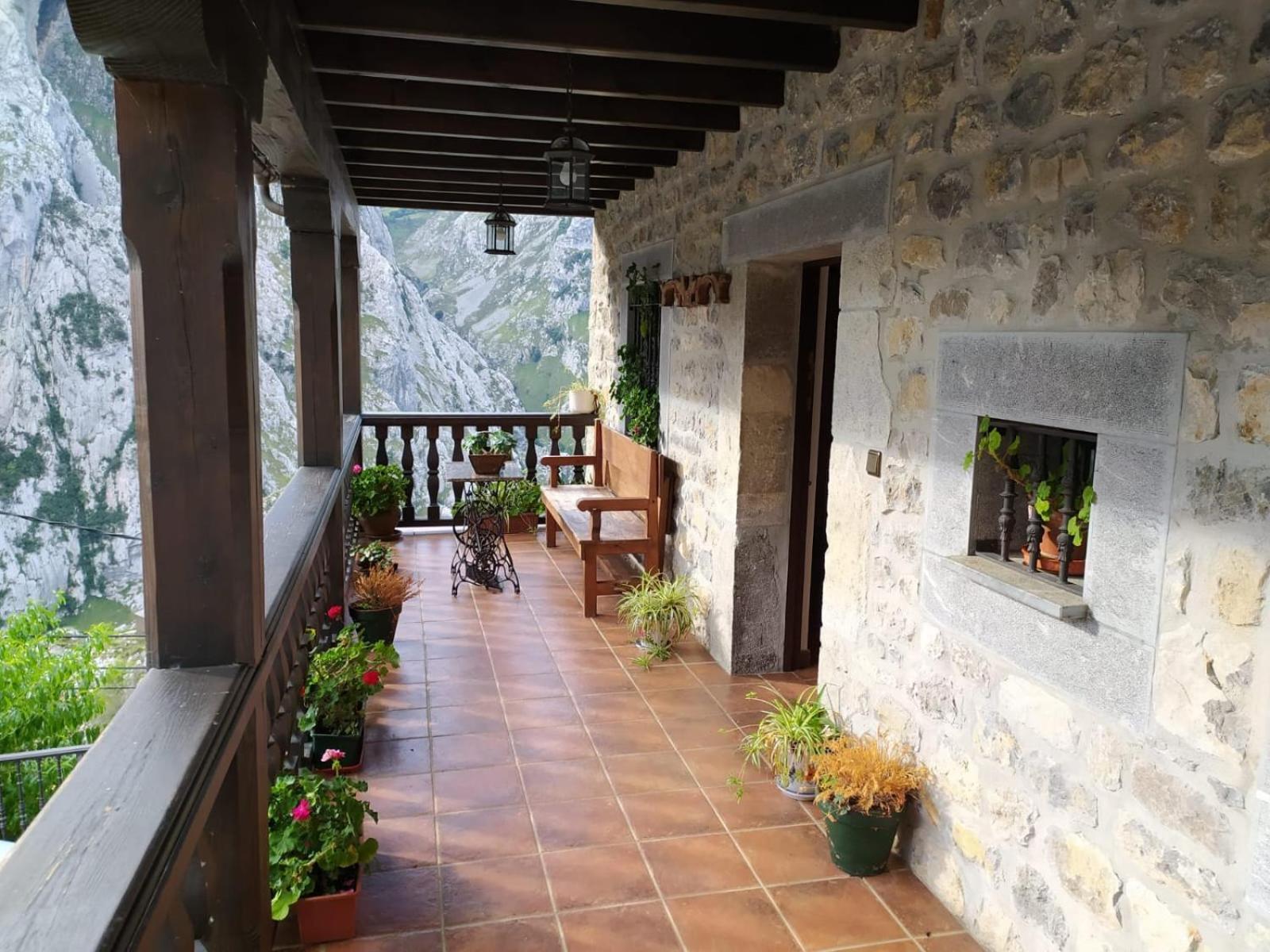 El Portal Del Abuelo Lägenhet Arenas De Cabrales Exteriör bild