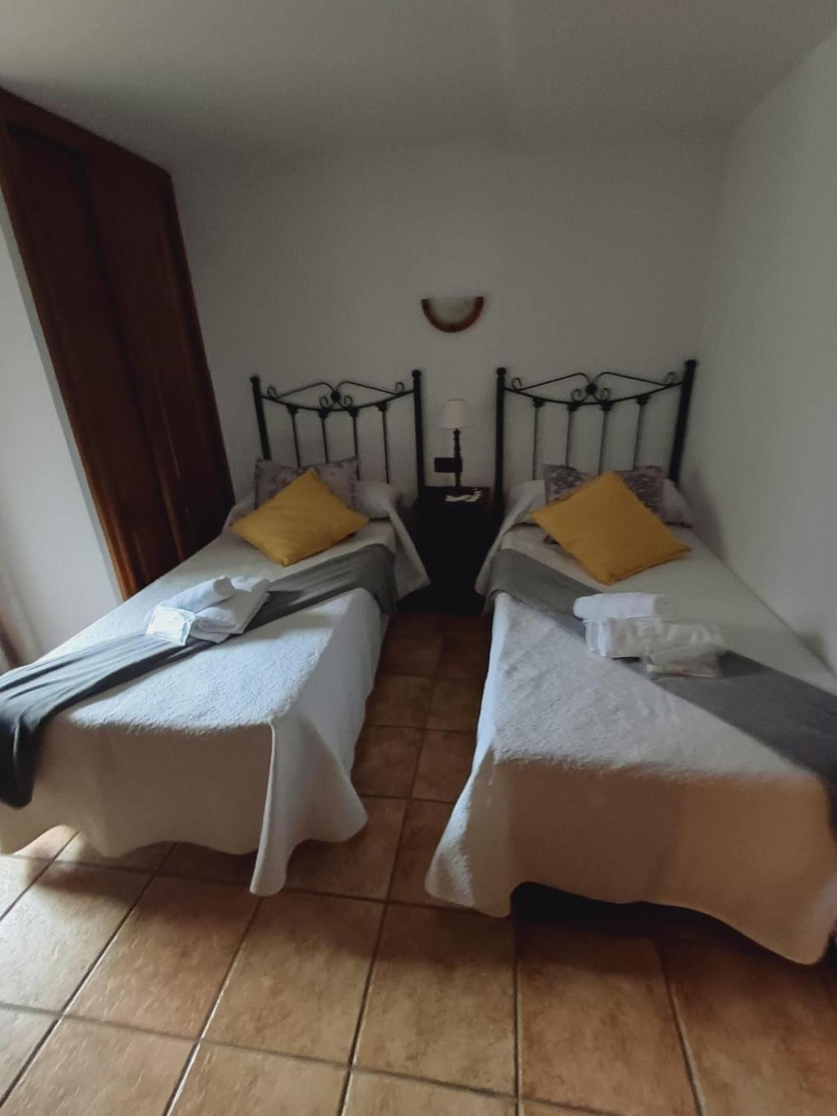 El Portal Del Abuelo Lägenhet Arenas De Cabrales Exteriör bild